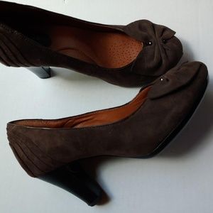 Brown Clarks Heels - Size 5